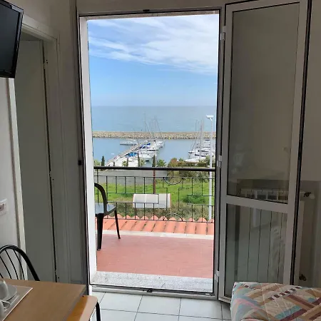 Baia Dei Gabbiani Pensionat 4*